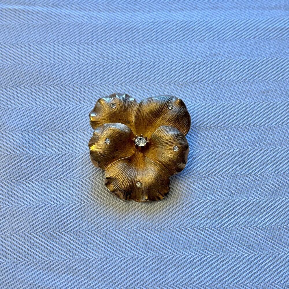 Vintage Coro Gold Tone Flower Pin with Crystal Stones